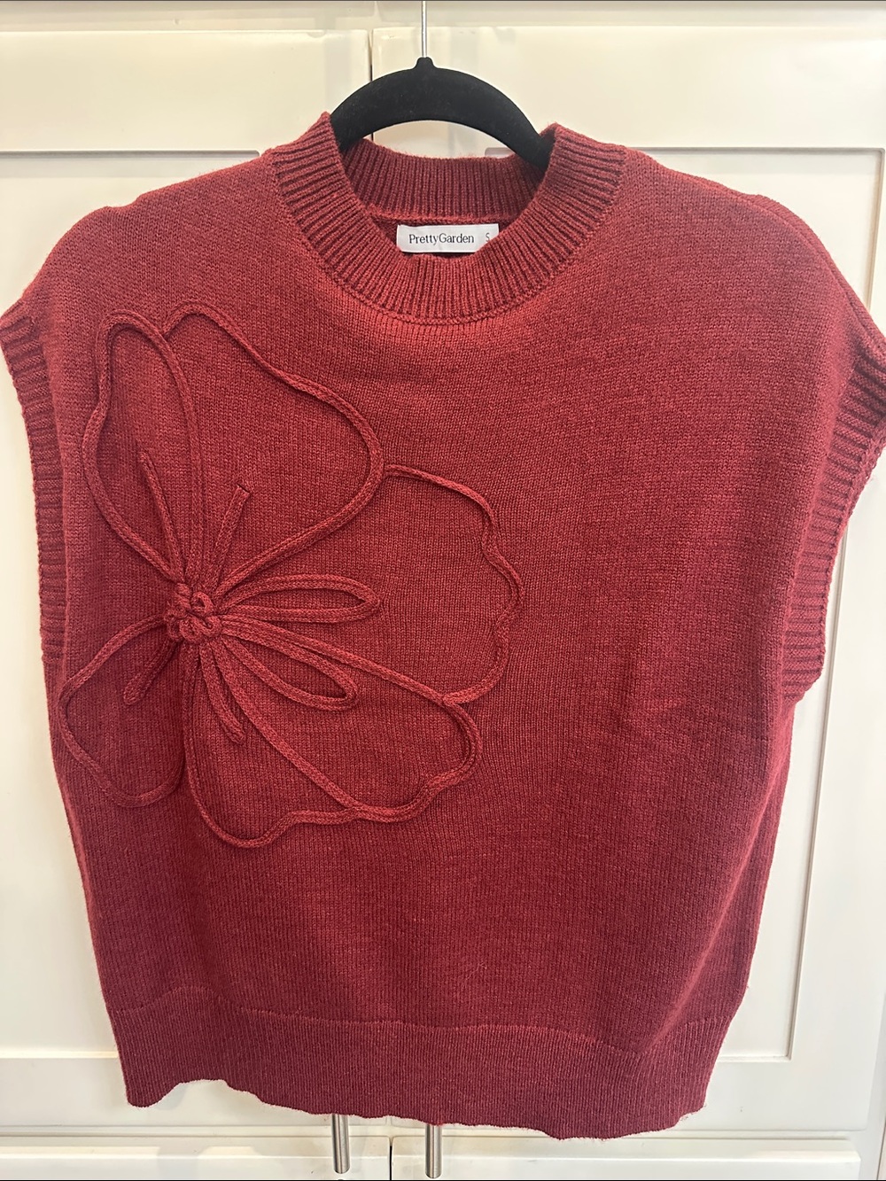 Pretty Garden Red Floral Knit Crewneck Sweater Vest